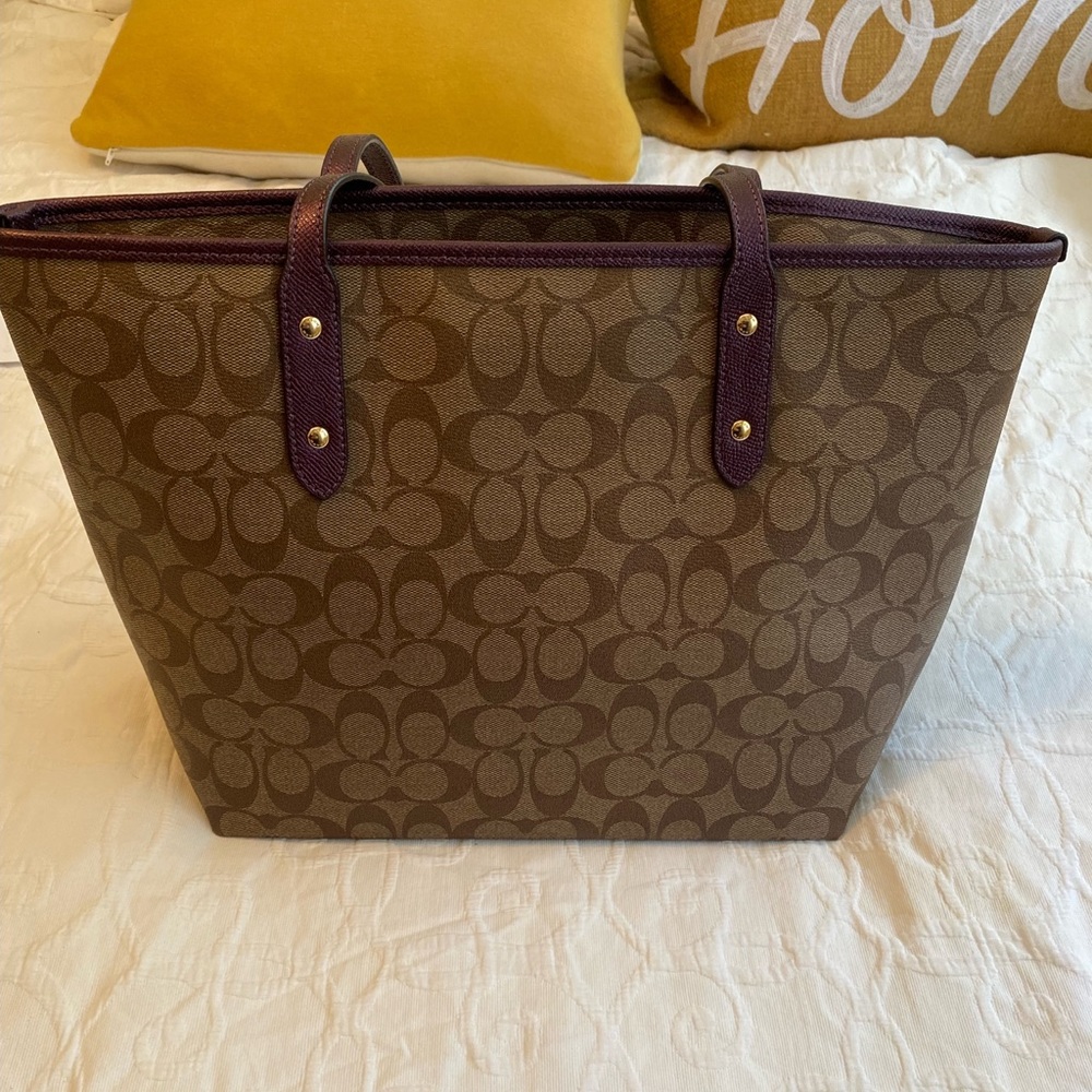 COACH Women’s City Tote in Signature Canvas
